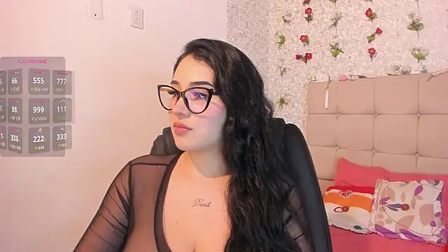 Snapshot of Scarlett_Hot7 chatting on 09.19.25 Scarlett Hot7 online show from 09.19.25