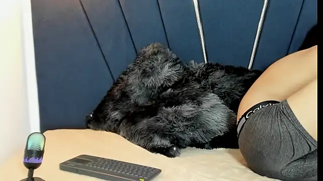 Snapshot of zeusapollofuck chatting on 09.23.25 zeusapollofuck online show from 09.23.25