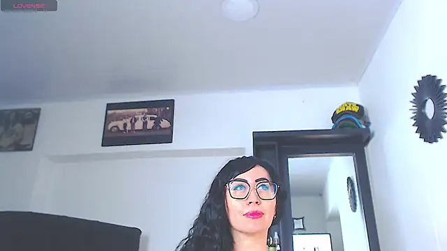 Snapshot of Vicky_hotmilf chatting on 06.26.26 Vicky hotmilf online show from 06.26.26