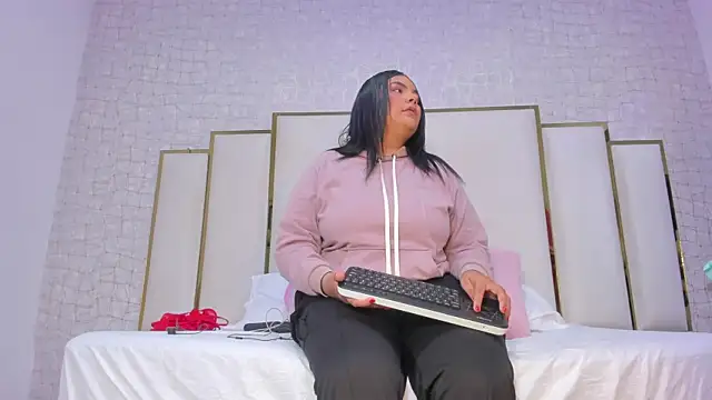 Mia and lexy online show from 12.17.25