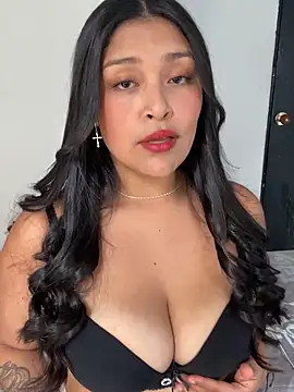 Snapshot of Aurora_fire1 chatting on 10.28.25 Aurora fire1 online show from 10.28.25