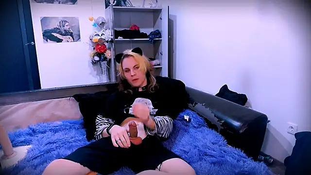 Snapshot of SparkyFerret chatting on 09.29.25 SparkyFerret online show from 09.29.25