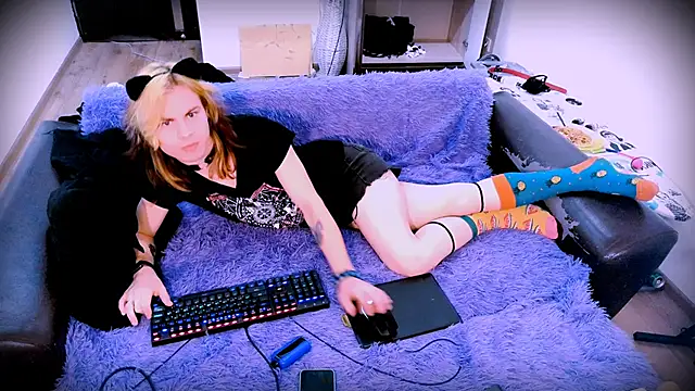 Snapshot of SparkyFerret chatting on 10.03.25 SparkyFerret online show from 10.03.25