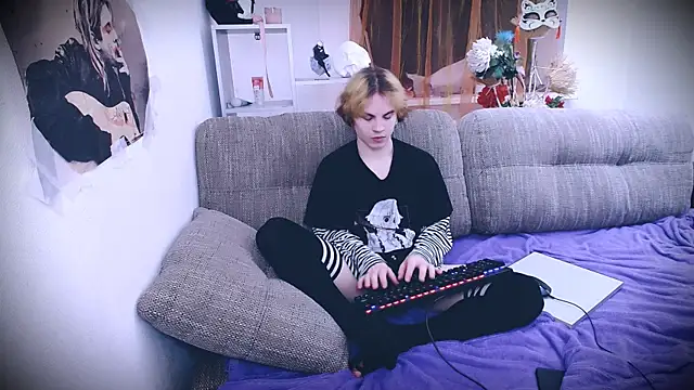 Snapshot of SparkyFerret chatting on 11.27.25 SparkyFerret online show from 11.27.25