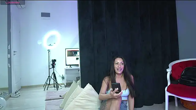 Snapshot of SarahMystique chatting on 10.30.25 SarahMystique online show from 10.30.25