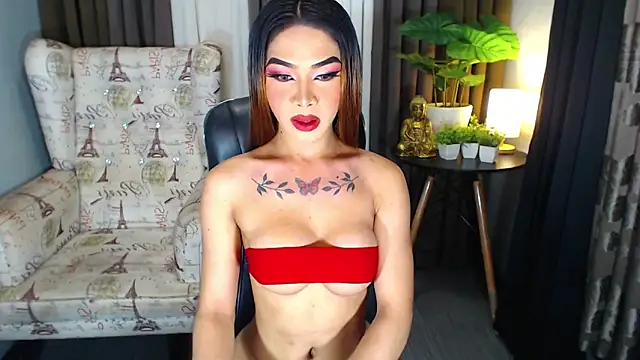 Snapshot of MariaLucyJasminx chatting on 10.05.25 MariaLucyJasminx online show from 10.05.25