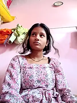 Snapshot of Hot_Mayra_ chatting on 10.17.25 Hot Mayra  online show from 10.17.25