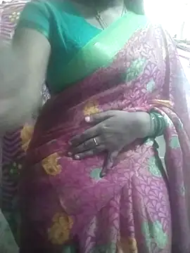 Snapshot of Nithiila chatting on 09.10.25 Nithiila online show from 09.10.25