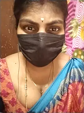 Snapshot of Nithiila chatting on 09.16.25 Nithiila online show from 09.16.25