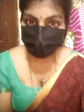 Snapshot of Nithiila chatting on 09.22.25 Nithiila online show from 09.22.25