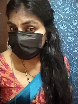 Snapshot of Nithiila chatting on 09.27.25 Nithiila online show from 09.27.25