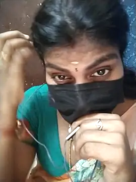 Snapshot of Nithiila chatting on 09.30.25 Nithiila online show from 09.30.25