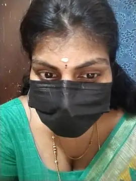 Snapshot of Nithiila chatting on 10.09.25 Nithiila online show from 10.09.25