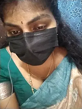 Snapshot of Nithiila chatting on 10.28.25 Nithiila online show from 10.28.25