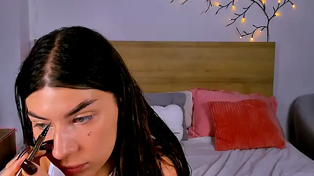 Bella Davis love online show from 10.11.25