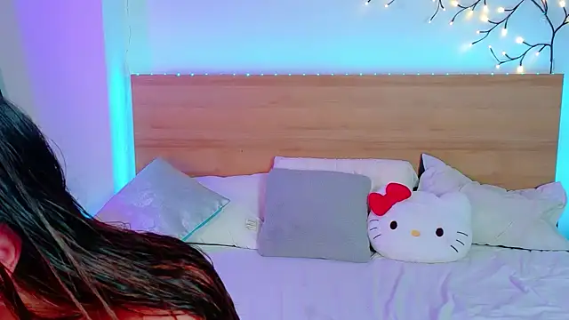 Bella Davis love online show from 10.29.25