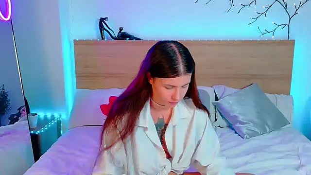 Bella Davis love online show from 10.30.25