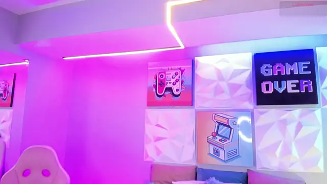 LindaWz  online show from 11.19.25