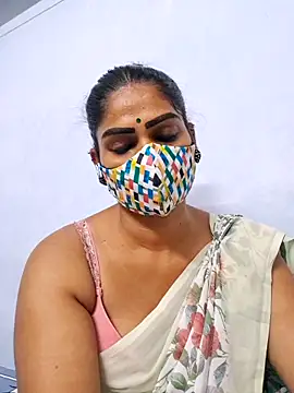 Snapshot of sherlin24 chatting on 10.12.25 sherlin24 online show from 10.12.25