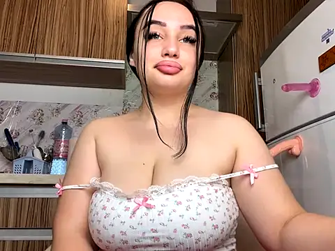 curvybombb online show from 10.05.25