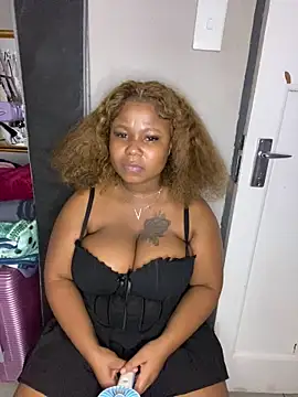 JuicyMellow21 online show from 02.11.26