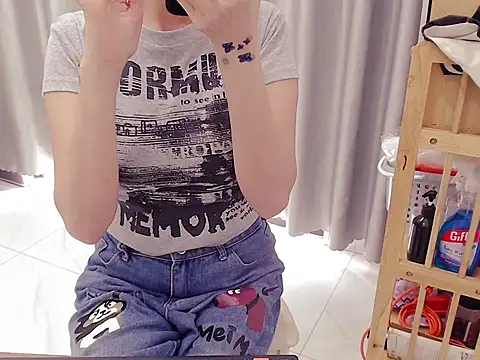 Snapshot of Funnygirl_9x chatting on 05.06.26 Funnygirl 9x online show from 05.06.26