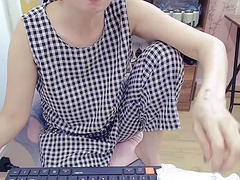 Snapshot of Funnygirl_9x chatting on 05.21.26 Funnygirl 9x online show from 05.21.26