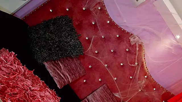 MariahMendezz online show from 10.31.25