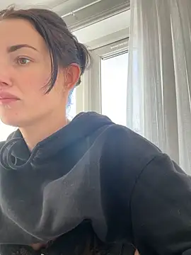 Snapshot of Remirosee chatting on 11.26.25 Remirosee online show from 11.26.25