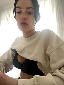 Snapshot of Remirosee chatting on 11.27.25 Remirosee online show from 11.27.25