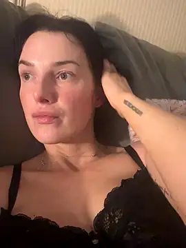 Snapshot of Remirosee chatting on 12.01.25 Remirosee online show from 12.01.25