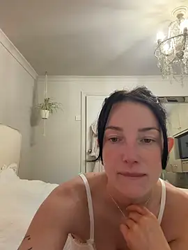 Snapshot of Remirosee chatting on 04.11.26 Remirosee online show from 04.11.26