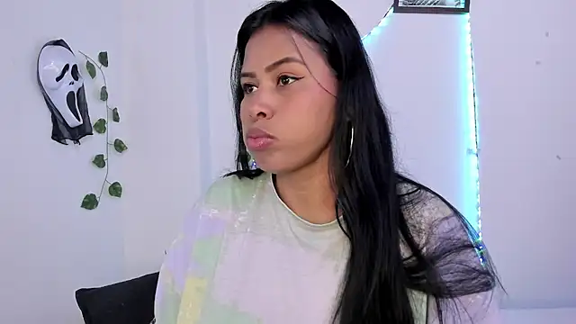 Snapshot of Michluxe_69 chatting on 11.18.25 Michluxe 69 online show from 11.18.25