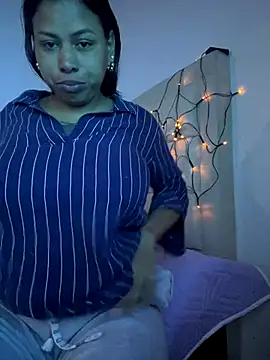 Snapshot of Michluxe_69 chatting on 12.15.25 Michluxe 69 online show from 12.15.25