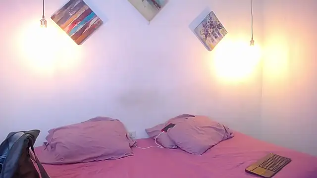 Snapshot of escar_let chatting on 11.14.25 escar let online show from 11.14.25