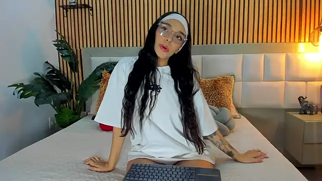 Roseaurora online show from 01.13.26