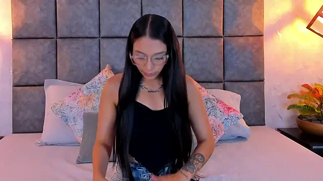 Snapshot of Roseaurora chatting on 06.26.26 Roseaurora online show from 06.26.26