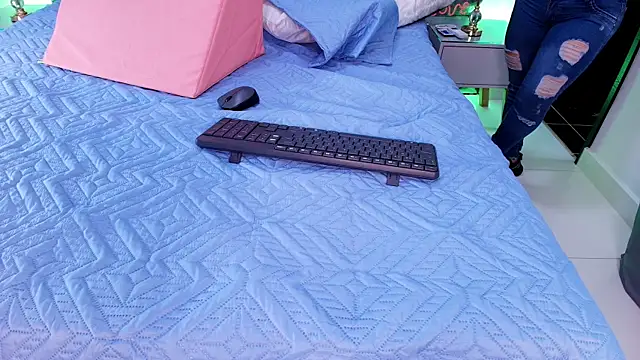 sweegirl69 online show from 11.13.25