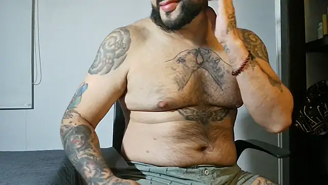 Snapshot of DaddyBear__ chatting on 09.16.25 DaddyBear online show from 09.16.25