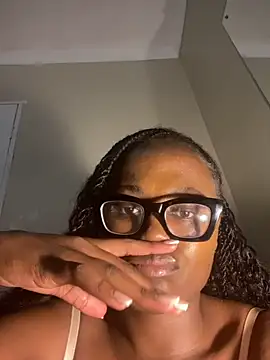 Snapshot of Moonzy77 chatting on 10.17.25 Moonzy77 online show from 10.17.25