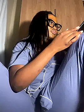 Snapshot of Moonzy77 chatting on 10.24.25 Moonzy77 online show from 10.24.25