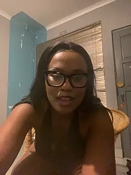 Snapshot of Moonzy77 chatting on 10.29.25 Moonzy77 online show from 10.29.25