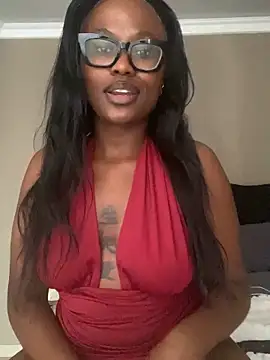 Snapshot of Moonzy77 chatting on 11.04.25 Moonzy77 online show from 11.04.25