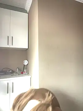 Snapshot of Moonzy77 chatting on 11.05.25 Moonzy77 online show from 11.05.25