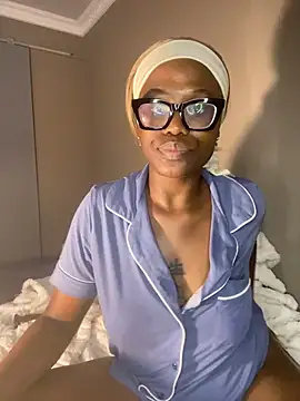 Snapshot of Moonzy77 chatting on 11.07.25 Moonzy77 online show from 11.07.25