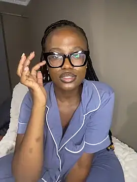 Snapshot of Moonzy77 chatting on 11.14.25 Moonzy77 online show from 11.14.25