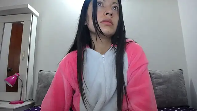 Snapshot of Taylormegan chatting on 10.22.25 Taylormegan online show from 10.22.25