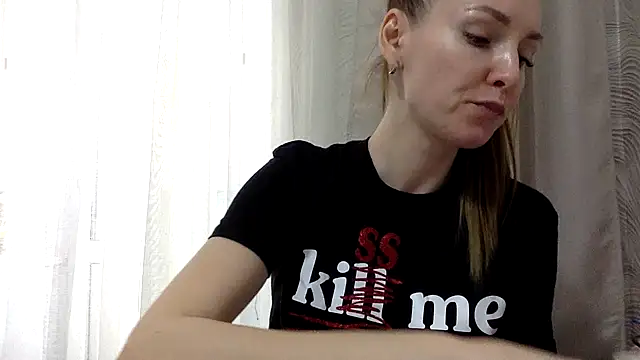 Varnyx online show from 11.21.25