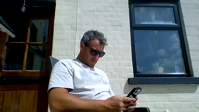 Snapshot of Londonlad818 chatting on 06.16.26 Londonlad818 online show from 06.16.26