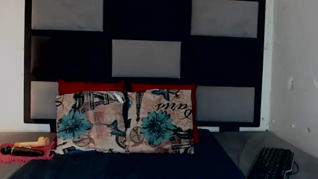 Snapshot of Freaky-boobs chatting on 11.10.25 Freaky-boobs online show from 11.10.25